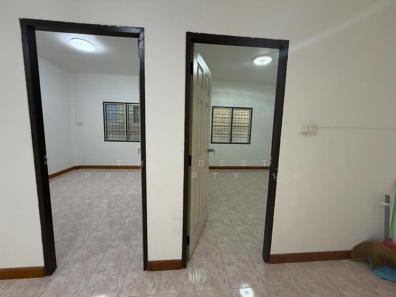 บ้านแฝดศรีราชา ชลบุรี, Chon Buri (Pattaya), Surasak, Si Racha, Chon Buri (Pattaya), 2 Bedrooms, 100 sqm, Semi-Detached House (Twin House) For Sale, by The Best Property นุ่น, 500413651 - DDproperty.com