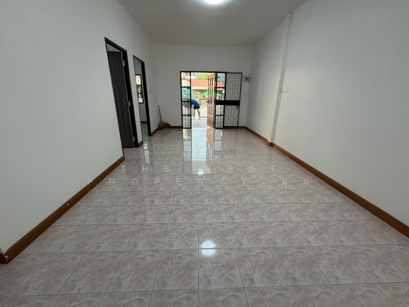 บ้านแฝดศรีราชา ชลบุรี, Chon Buri (Pattaya), Surasak, Si Racha, Chon Buri (Pattaya), 2 Bedrooms, 100 sqm, Semi-Detached House (Twin House) For Sale, by The Best Property นุ่น, 500413651 - DDproperty.com
