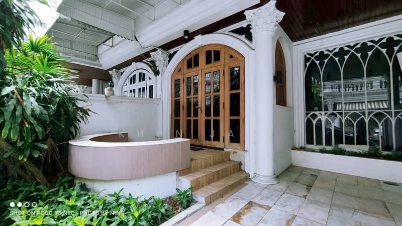 Townhouse for Rent in Ekkamai (SPSJP495), Bangkok, สุขุมวิท, Phra Kanong Nua, Watthana, Bangkok, 5 Bedrooms, 300 sqm, Townhouse For Rent, by Khun Jane, 500413692 - DDproperty.com