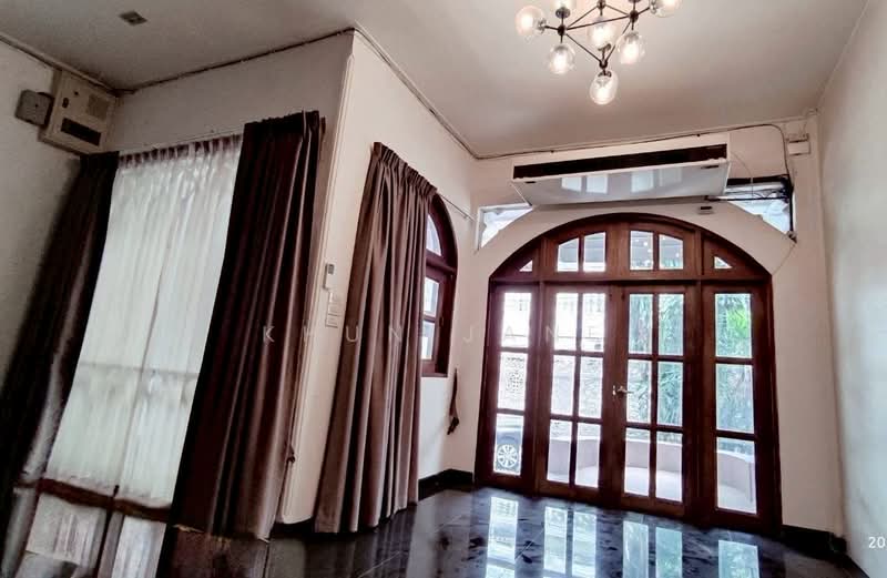 Townhouse for Rent in Ekkamai (SPSJP495), Bangkok, สุขุมวิท, Phra Kanong Nua, Watthana, Bangkok, 5 Bedrooms, 300 sqm, Townhouse For Rent, by Khun Jane, 500413692 - DDproperty.com