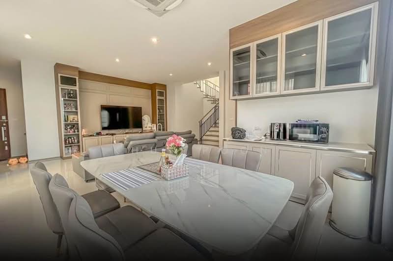 Aerie Srinakarin-Krungthepkreetha, Bangkok, Srinakarin - Romklao Road, Khlong Song Ton Nun, Lat Krabang, Bangkok, 5 Bedrooms, 350 sqm, Single Detached House For Sale, by Khun Poon, 500413721 - DDproperty.com