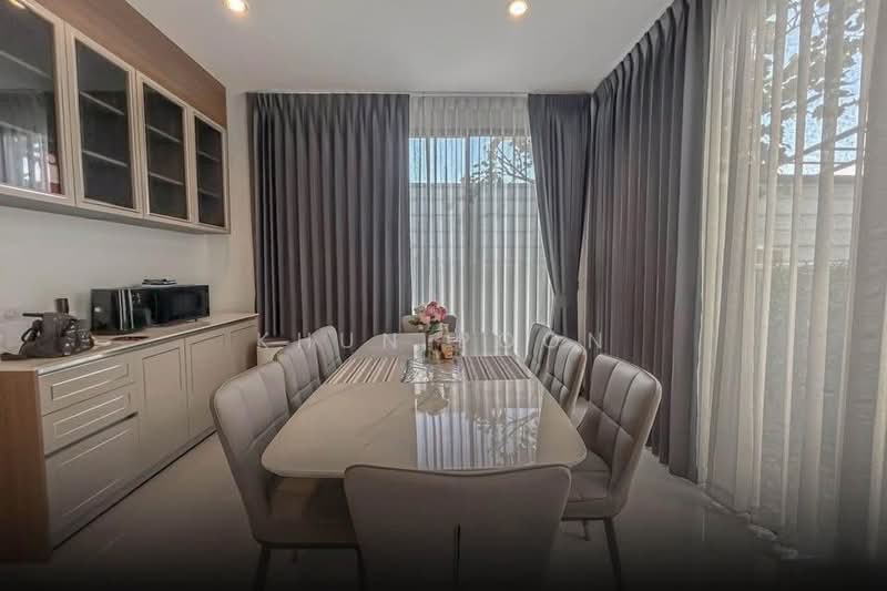 Aerie Srinakarin-Krungthepkreetha, Bangkok, Srinakarin - Romklao Road, Khlong Song Ton Nun, Lat Krabang, Bangkok, 5 Bedrooms, 350 sqm, Single Detached House For Sale, by Khun Poon, 500413721 - DDproperty.com