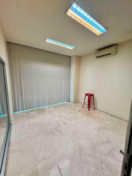 ให้เช่า อาคารสำนักงาน ติดถนนใหญ่ ใกล้ MRT สุทธิสาร (SPSSR301), กรุงเทพ, รัชดาภิเษก, ดินแดง, กรุงเทพ, 2,000 ตร.ม., ตึกแถว-อาคารพาณิชย์ ให้เช่า, โดย Khun Poon, 500413743 - DDproperty.com