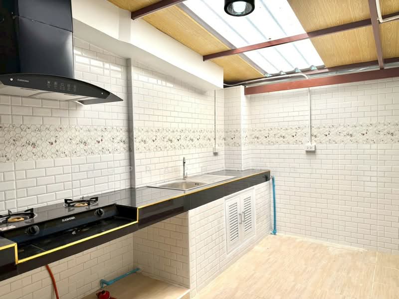 ขายบ้านรีโนเวทใหม่ หมู่บ้านกานดา เพชรเกษม81 (Kanda Phetkasem81), Bangkok, Nong Kham, Nong Khaem, Bangkok, 2 Bedrooms, 64 sqm, Townhouse For Sale, by Ingprapha(Ing), 500413797 - DDproperty.com