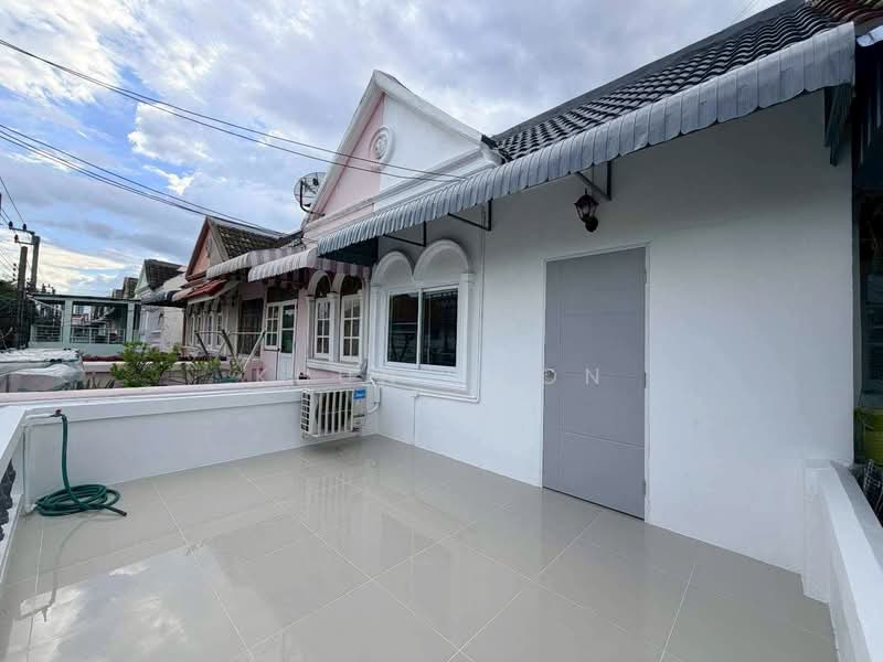 For Rent: Newly Renovated Townhome Near BTS Punnawithi (SPSSR304), Bangkok, สุขุมวิท, Bang Chak, Phra Khanong, Bangkok, 3 Bedrooms, 200 sqm, Townhouse For Rent, by Khun Poon, 500413834 - DDproperty.com