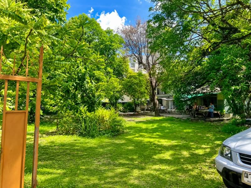 ขายที่ดินลาดพร้าว พร้อมสิ่งปลูกสร้าง 398 ตร.ว. ซอยลาดพร้าว 1 แยก 4-5 ใกล้ Central ลาดพร้าว และ MRT, Bangkok, Jom Phon, Chatuchak, Bangkok, , 1,592 sqm, Land For Sale, by ช่องทางการติดต่อ, 500413920 - DDproperty.com