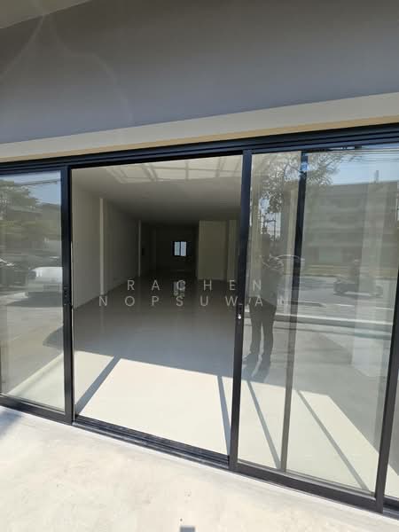 Three-story townhome for sale in the heart of Hat Yai city. 26.3 square wa (approx. 86.2 sq m), Songkhla, Hat-Yai, Hat Yai, Songkhla, , 243 sqm, Shophouse For Sale, by Rachen Nopsuwan, 500413926 - DDproperty.com