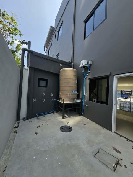 Three-story townhome for sale in the heart of Hat Yai city. 26.3 square wa (approx. 86.2 sq m), Songkhla, Hat-Yai, Hat Yai, Songkhla, , 243 sqm, Shophouse For Sale, by Rachen Nopsuwan, 500413926 - DDproperty.com