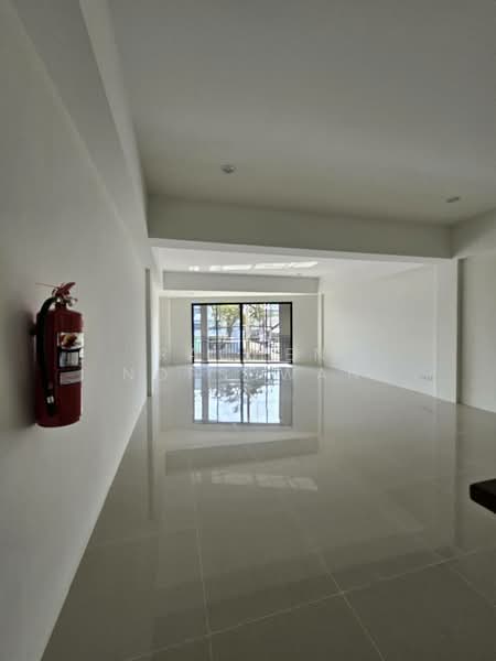 Three-story townhome for sale in the heart of Hat Yai city. 26.3 square wa (approx. 86.2 sq m), Songkhla, Hat-Yai, Hat Yai, Songkhla, , 243 sqm, Shophouse For Sale, by Rachen Nopsuwan, 500413926 - DDproperty.com