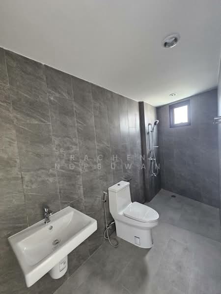 Three-story townhome for sale in the heart of Hat Yai city. 26.3 square wa (approx. 86.2 sq m), Songkhla, Hat-Yai, Hat Yai, Songkhla, , 243 sqm, Shophouse For Sale, by Rachen Nopsuwan, 500413926 - DDproperty.com
