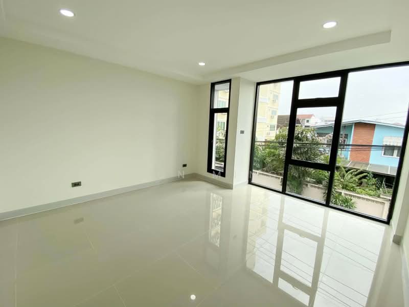 For Rent | SPACE Home Office Sukhumvit 101/1 | 4-Storey Corner Unit (SPSMG70), Bangkok, วชิรธรรมสาธิต, Bang Chak, Phra Khanong, Bangkok, 3 Bedrooms, 237 sqm, Townhouse For Rent, by Khun Ming, 500413964 - DDproperty.com