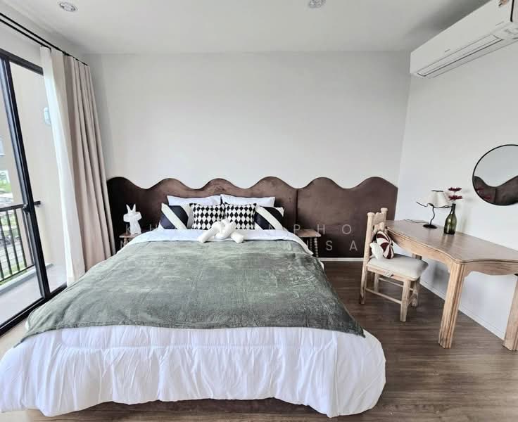 Baan Klang Muang Rama 9-Krungthep Kreetha, Bangkok, Soi Kanchanaphisek 23, Saphan Sung, Bangkok, 4 Bedrooms, 152 sqm, Townhouse For Rent, by Khlueanphon Nukulsirisak, 500413992 - DDproperty.com