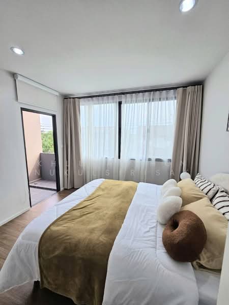 Baan Klang Muang Rama 9-Krungthep Kreetha, Bangkok, Soi Kanchanaphisek 23, Saphan Sung, Bangkok, 4 Bedrooms, 152 sqm, Townhouse For Rent, by Khlueanphon Nukulsirisak, 500413992 - DDproperty.com