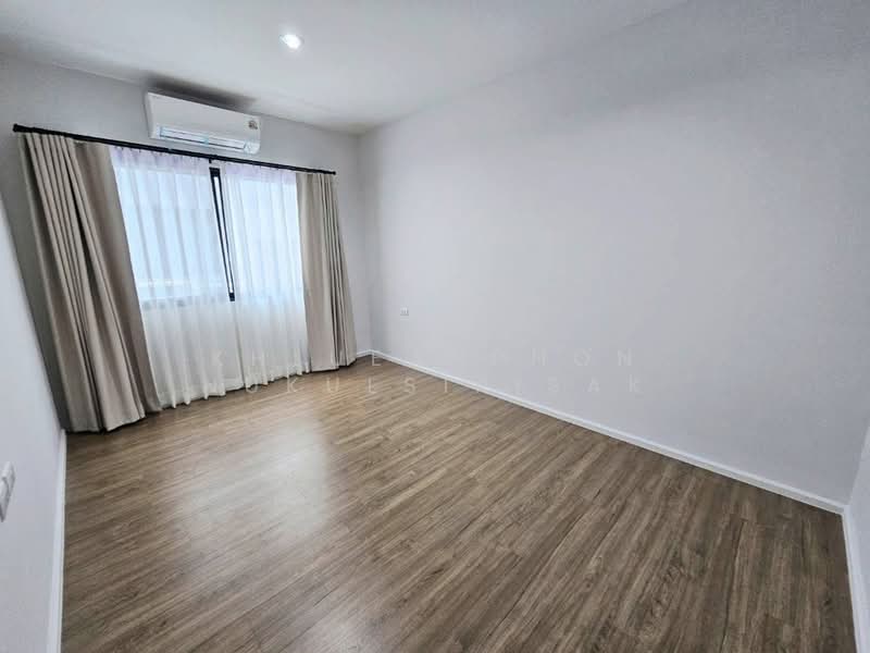 Baan Klang Muang Rama 9-Krungthep Kreetha, Bangkok, Soi Kanchanaphisek 23, Saphan Sung, Bangkok, 4 Bedrooms, 152 sqm, Townhouse For Rent, by Khlueanphon Nukulsirisak, 500413992 - DDproperty.com