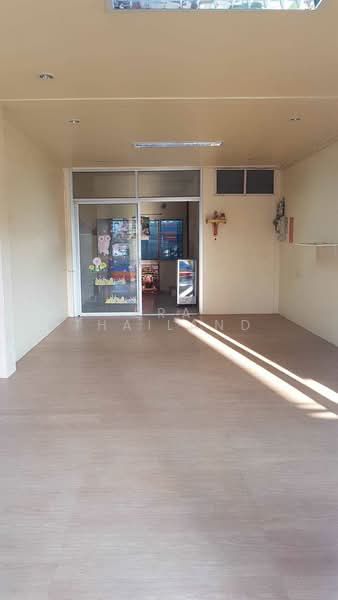 ขายอาคารพาณิชย์ 3 ชั้น โซนแม่ริมเรียบถนนโชตนา ทำเลดี, Chiang Mai, Mae Sa, Mae Rim, Chiang Mai, , 216 sqm, Shophouse For Sale, by ERA Thailand, 500414015 - DDproperty.com