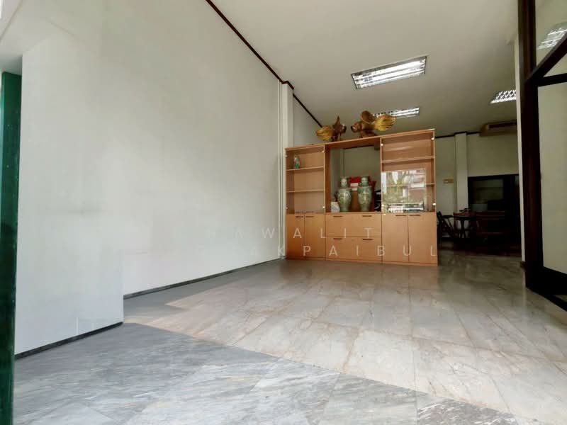 For Sale: 4-story corner townhouse with rooftop, Dome Village, Senanikom 1 Soi 17, Bangkok, Lat Yao, Chatuchak, Bangkok, 3 Bedrooms, 400 sqm, Townhouse For Sale, by CHAWALIT KONGSAKPAIBUL, 500414024 - DDproperty.com