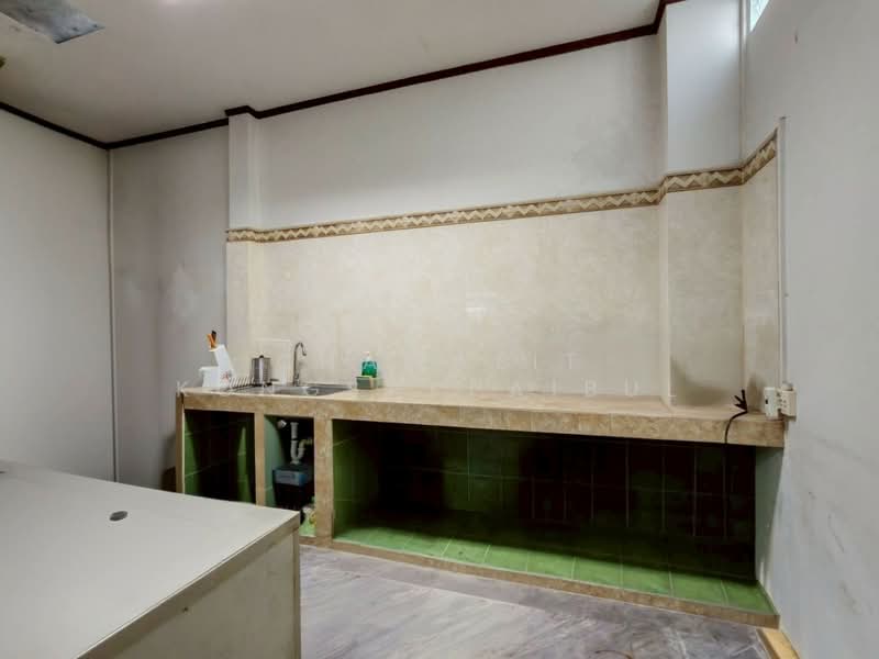 For Sale: 4-story corner townhouse with rooftop, Dome Village, Senanikom 1 Soi 17, Bangkok, Lat Yao, Chatuchak, Bangkok, 3 Bedrooms, 400 sqm, Townhouse For Sale, by CHAWALIT KONGSAKPAIBUL, 500414024 - DDproperty.com