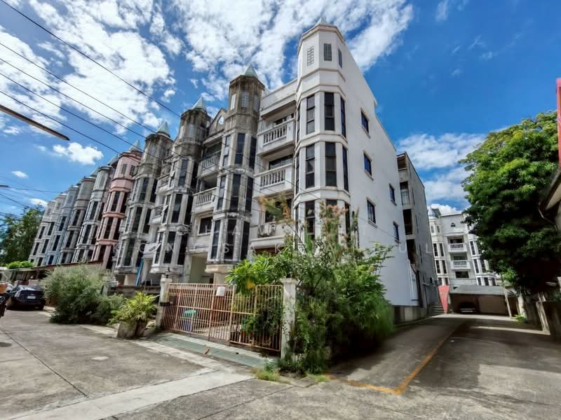For Sale: 4-story corner townhouse with rooftop, Dome Village, Senanikom 1 Soi 17, Bangkok, Lat Yao, Chatuchak, Bangkok, 3 Bedrooms, 400 sqm, Townhouse For Sale, by CHAWALIT KONGSAKPAIBUL, 500414024 - DDproperty.com