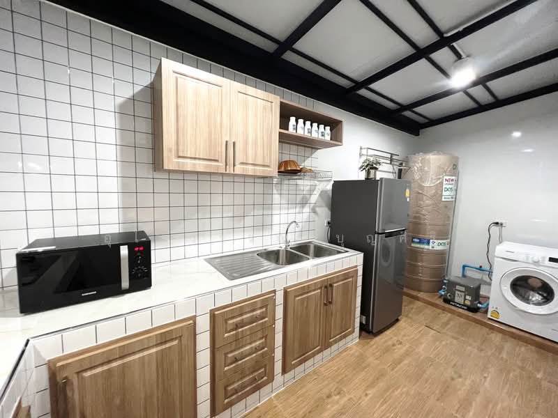 Golden Town Sukhumvit-Bearing Station, Samut Prakan, Soi Tesabansamrongtai 6, Sam Rong, Phra Pra Daeng, Samut Prakan, 2 Bedrooms, 115 sqm, Townhouse For Rent, by Ulaiwan Boonsiri, 500414506 - DDproperty.com