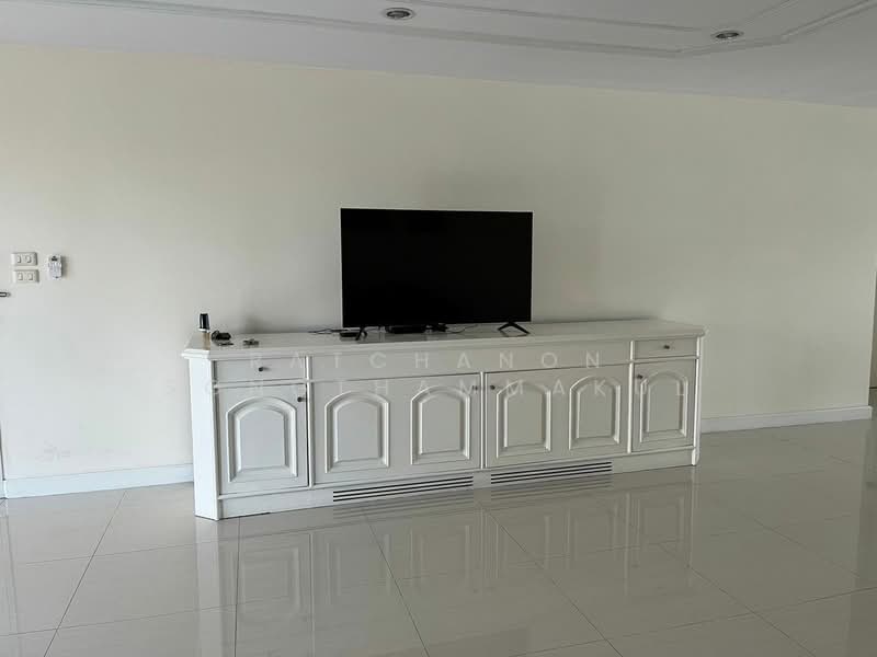 Regent on the Park 1, Bangkok, Soi Sukhumvit 26, Khong Tan, Khlong Toei, Bangkok, 3 Bedrooms, 250 sqm, Condo For Rent, by Ratchanon Songthammakul, 500414545 - DDproperty.com