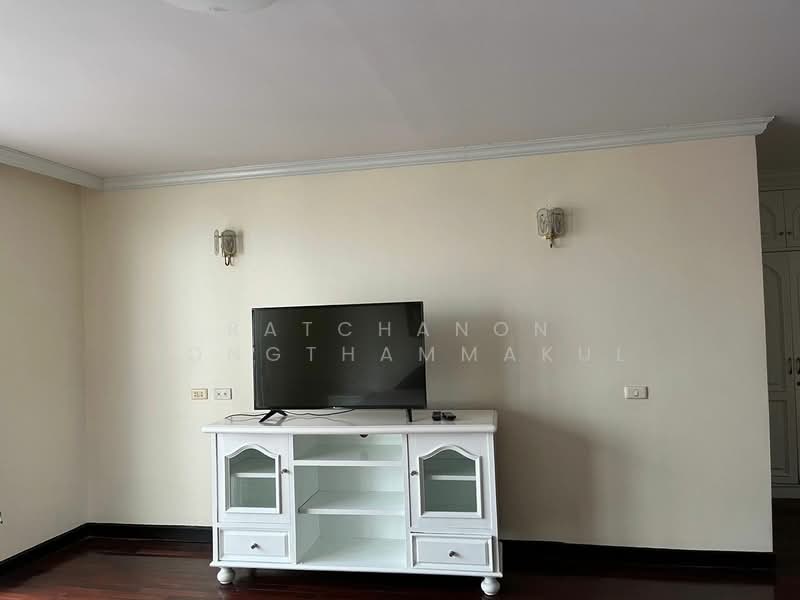 Regent on the Park 1, Bangkok, Soi Sukhumvit 26, Khong Tan, Khlong Toei, Bangkok, 3 Bedrooms, 250 sqm, Condo For Rent, by Ratchanon Songthammakul, 500414545 - DDproperty.com