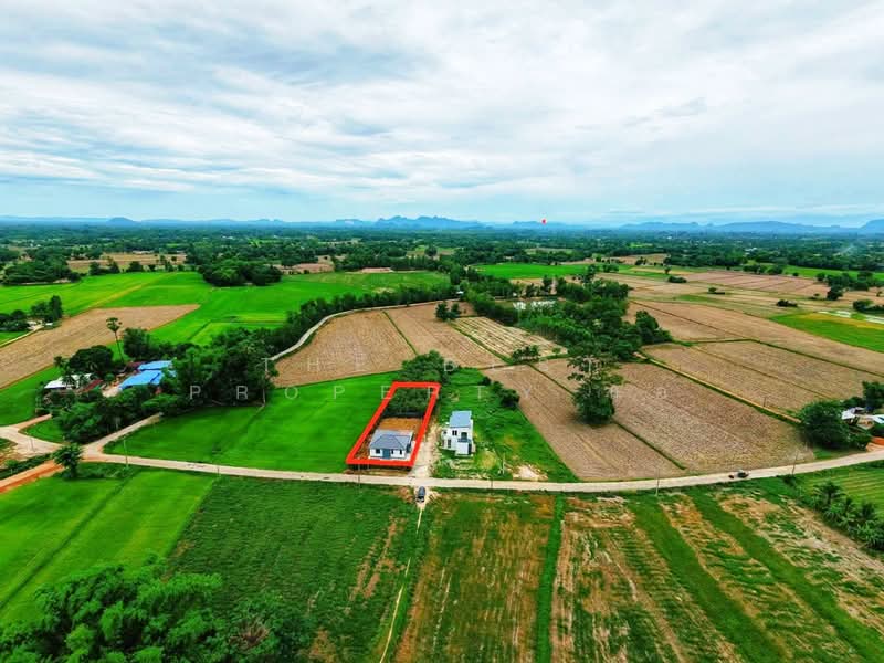 บ้านเดี่ยวพร้อมที่ดินหนองฉาง อุทัยธานี, อุทัยธานี, หนองสรวง, หนองฉาง, อุทัยธานี, 100 ตร.ม., บ้านเดี่ยว ขาย, โดย The Best Property แอ้, 500414629 - DDproperty.com