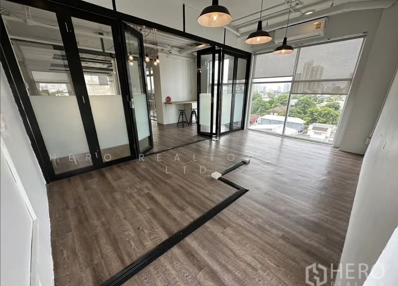 For rent Office Space 107 sq.m. in Khlong Tan Nuea, Watthana, Bangkok BTS Ekkamai HRE01052, Bangkok, Khlong Tan Nua, Watthana, Bangkok, , 107 sqm, Office Space For Rent, by Hero Realtor Co., Ltd., 500414694 - DDproperty.com