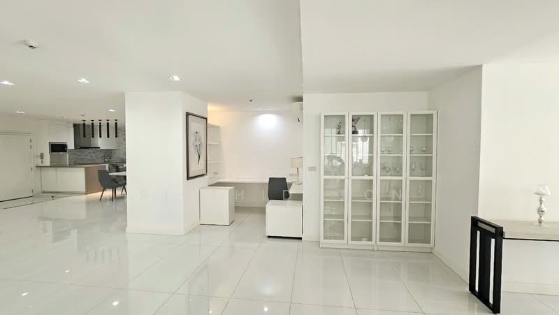 Crystal Garden, Bangkok, 217 Sukhumvit 4 Alley, Khlong Toei, Bangkok, 2 Bedrooms, 220 sqm, Condo For Sale, by Amarin Sitthidhoon, 500414710 - DDproperty.com