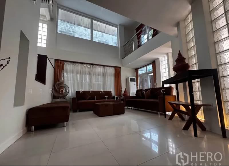 For rent 4 Bedroom Townhouse in Bang Kapi, Huai Khwang, Bangkok HRE01053, กรุงเทพ, บางกะปิ, ห้วยขวาง, กรุงเทพ, 430 ตร.ม., ทาวน์เฮ้าส์ ให้เช่า, โดย Hero Realtor Co., Ltd., 500414742 - DDproperty.com