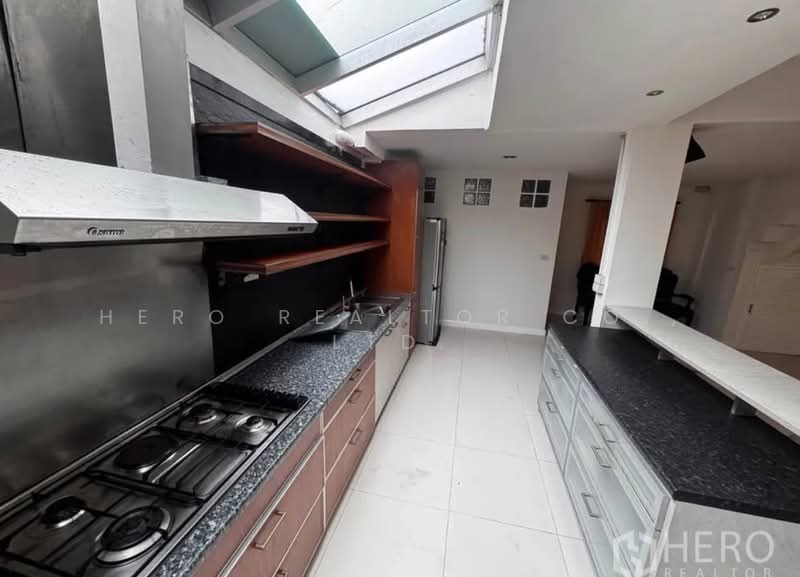 For rent 4 Bedroom Townhouse in Bang Kapi, Huai Khwang, Bangkok HRE01053, Bangkok, Bang Kapi, Huai Khwang, Bangkok, 4 Bedrooms, 430 sqm, Townhouse For Rent, by Hero Realtor Co., Ltd., 500414742 - DDproperty.com