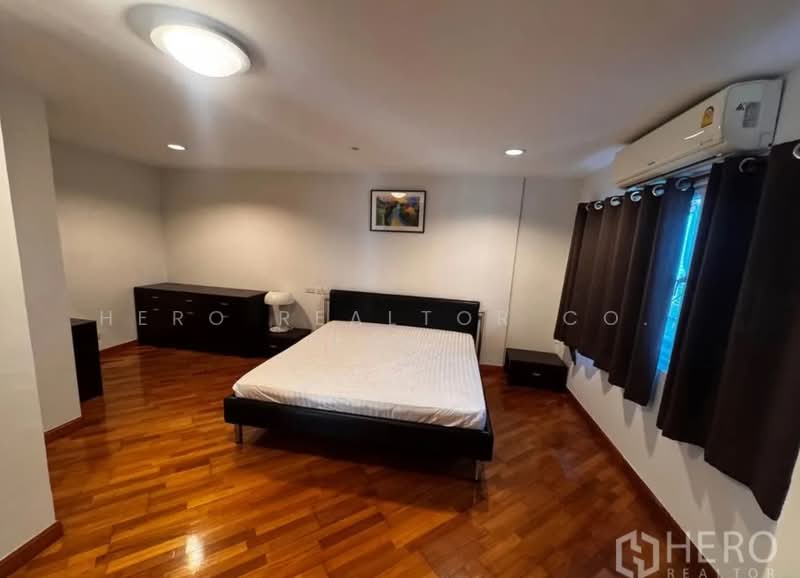 For rent 4 Bedroom Townhouse in Bang Kapi, Huai Khwang, Bangkok HRE01053, Bangkok, Bang Kapi, Huai Khwang, Bangkok, 4 Bedrooms, 430 sqm, Townhouse For Rent, by Hero Realtor Co., Ltd., 500414742 - DDproperty.com