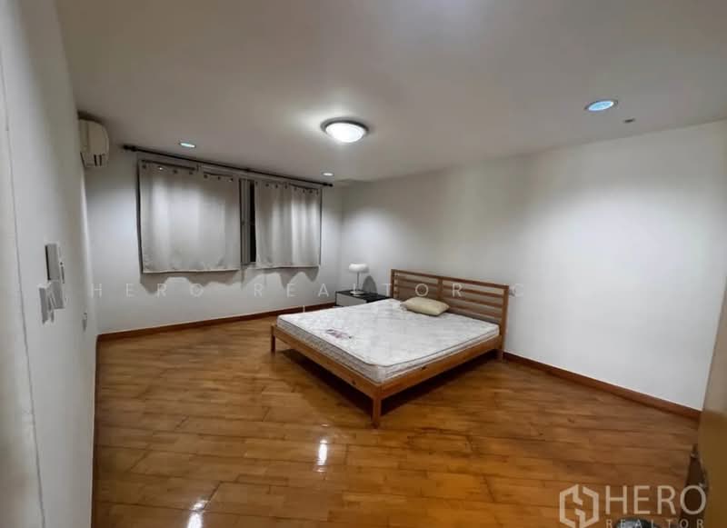 For rent 4 Bedroom Townhouse in Bang Kapi, Huai Khwang, Bangkok HRE01053, Bangkok, Bang Kapi, Huai Khwang, Bangkok, 4 Bedrooms, 430 sqm, Townhouse For Rent, by Hero Realtor Co., Ltd., 500414742 - DDproperty.com