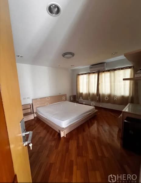 For rent 4 Bedroom Townhouse in Bang Kapi, Huai Khwang, Bangkok HRE01053, Bangkok, Bang Kapi, Huai Khwang, Bangkok, 4 Bedrooms, 430 sqm, Townhouse For Rent, by Hero Realtor Co., Ltd., 500414742 - DDproperty.com