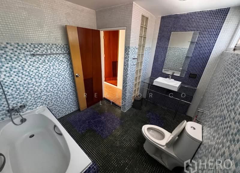 For rent 4 Bedroom Townhouse in Bang Kapi, Huai Khwang, Bangkok HRE01053, กรุงเทพ, บางกะปิ, ห้วยขวาง, กรุงเทพ, 430 ตร.ม., ทาวน์เฮ้าส์ ให้เช่า, โดย Hero Realtor Co., Ltd., 500414742 - DDproperty.com
