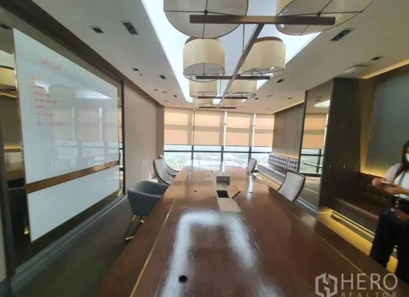 For rent Office Space 697 sq.m. in Khlong Toei, Khlong Toei, Bangkok BTS Asok HRE01054, กรุงเทพ, คลองเตย, กรุงเทพ, 697 ตร.ม., สำนักงาน ให้เช่า, โดย Hero Realtor Co., Ltd., 500414814 - DDproperty.com