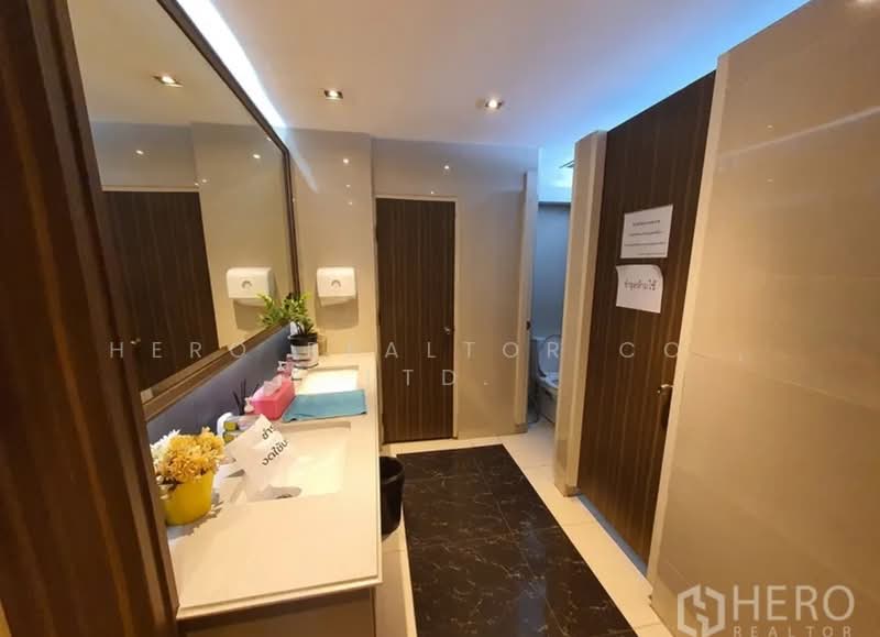 For rent Office Space 697 sq.m. in Khlong Toei, Khlong Toei, Bangkok BTS Asok HRE01054, Bangkok, Khlong Toei, Bangkok, , 697 sqm, Office Space For Rent, by Hero Realtor Co., Ltd., 500414814 - DDproperty.com
