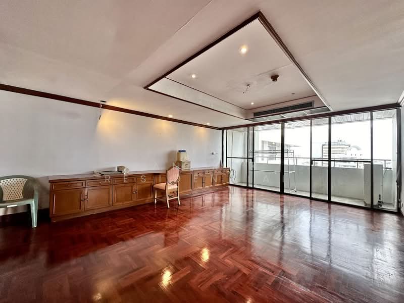 Oriental Towers, Bangkok, 25 Soi Ekkamai 12, Ekkamai Road, Khlong Tan Nua, Watthana, Bangkok, 3 Bedrooms, 315 sqm, Condo For Sale, by Bangkok Residential, 500414837 - DDproperty.com
