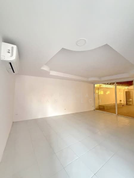 Urban Sathorn, Bangkok, Ratchaphruek Road, Bang Chak, Phasi Charoen, Bangkok, 3 Bedrooms, 300 sqm, Townhouse For Rent, by Noppawan Ruangdech, 500415018 - DDproperty.com