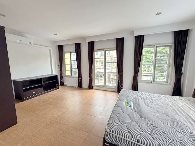 Urban Sathorn, Bangkok, Ratchaphruek Road, Bang Chak, Phasi Charoen, Bangkok, 5 Bedrooms, 300 sqm, Townhouse For Rent, by Noppawan Ruangdech, 500415018 - DDproperty.com