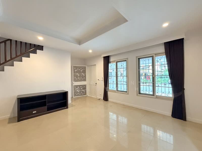 Urban Sathorn, Bangkok, Ratchaphruek Road, Bang Chak, Phasi Charoen, Bangkok, 5 Bedrooms, 300 sqm, Townhouse For Rent, by Noppawan Ruangdech, 500415018 - DDproperty.com