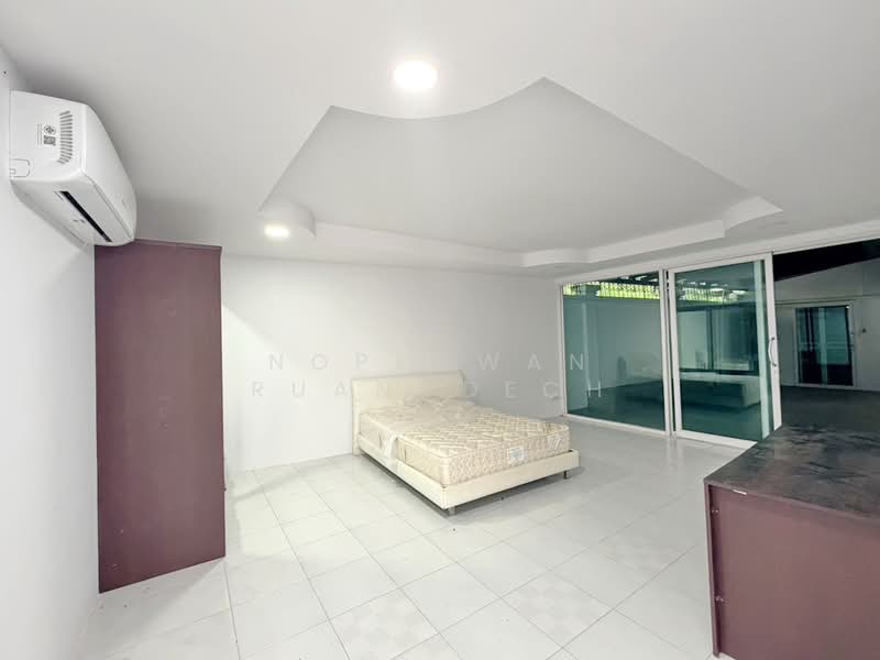 Urban Sathorn, Bangkok, Ratchaphruek Road, Bang Chak, Phasi Charoen, Bangkok, 5 Bedrooms, 300 sqm, Townhouse For Rent, by Noppawan Ruangdech, 500415018 - DDproperty.com
