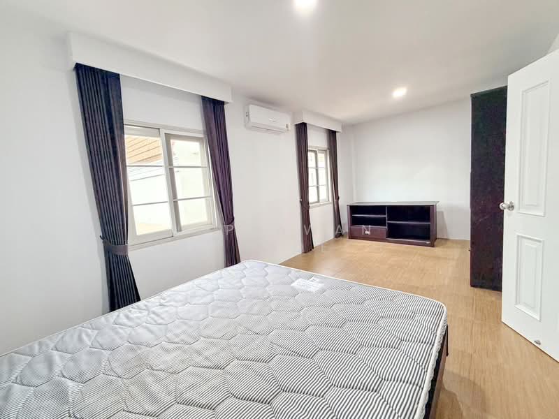 Urban Sathorn, Bangkok, Ratchaphruek Road, Bang Chak, Phasi Charoen, Bangkok, 5 Bedrooms, 300 sqm, Townhouse For Rent, by Noppawan Ruangdech, 500415018 - DDproperty.com