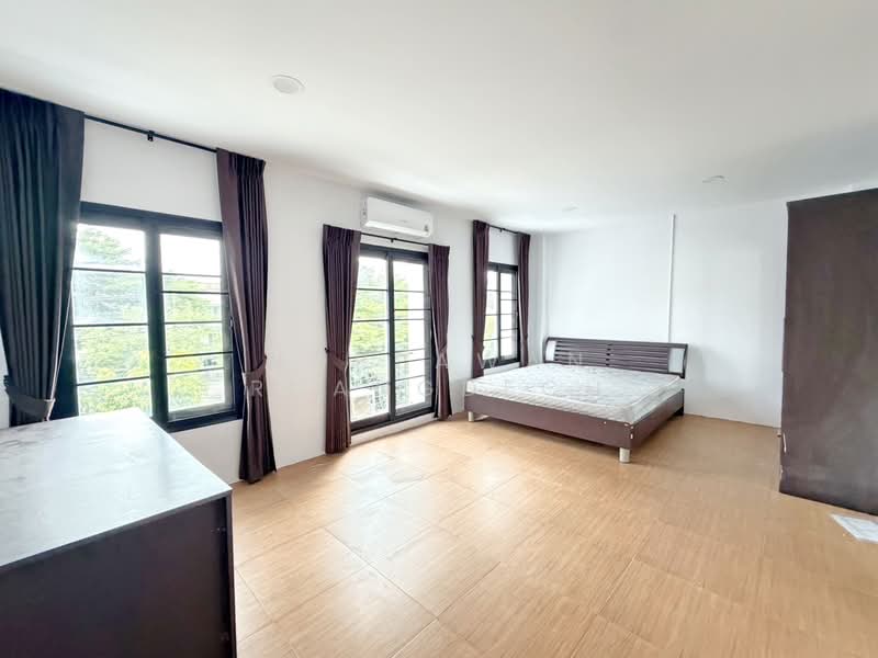 Urban Sathorn, Bangkok, Ratchaphruek Road, Bang Chak, Phasi Charoen, Bangkok, 5 Bedrooms, 300 sqm, Townhouse For Rent, by Noppawan Ruangdech, 500415018 - DDproperty.com