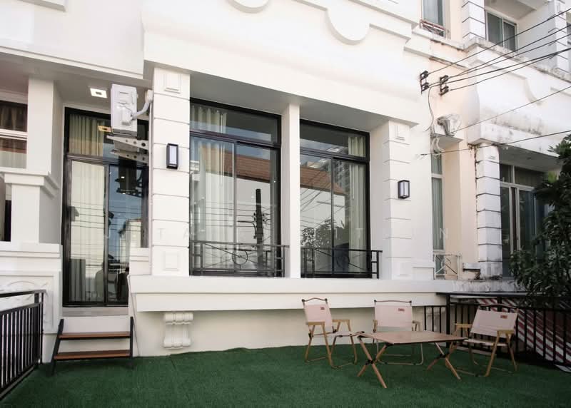Baan Klang Muang British Town Srinakarin, Samut Prakan, Soi Baan Klang Muang British Town Srinakarin, Bang Kaeo, Bang Plee, Samut Prakan, 3 Bedrooms, 230 sqm, Townhouse For Rent, by Jutarat Jitmun, 500415103 - DDproperty.com