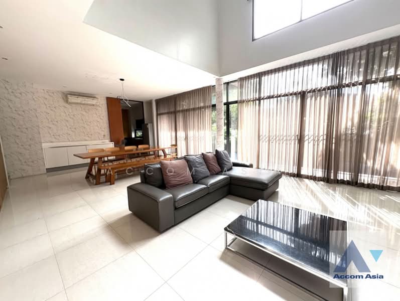 Pet-Friendly, House with Private Pool and Bright Open Living in Sukhumvit (100058), Bangkok, Khlong Tan Nua, Watthana, Bangkok, 3 Bedrooms, 300 sqm, Single Detached House For Rent, by Accom Asia, 500415268 - DDproperty.com