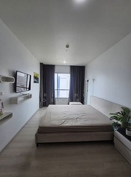Life Ratchadapisek, Bangkok, 279 Ratchadapisaek Road, Huai Khwang, Bangkok, 2 Bedrooms, 65 sqm, Condo For Rent, by Narinthira Roengrit, 500415431 - DDproperty.com
