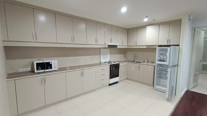 Baan Suanpetch, Bangkok, 18 Soi Sukhumvit 39, Khlong Tan Nua, Watthana, Bangkok, 2 Bedrooms, 135 sqm, Condo For Sale, by Eastblue Horizon, 500415459 - DDproperty.com
