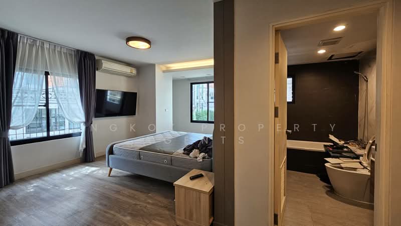 Lily House Mansion, Bangkok, 209 Soi Sukhumvit 31, Khlong Tan Nua, Watthana, Bangkok, 3 Bedrooms, 315 sqm, Condo For Rent, by BANGKOK PROPERTY AGENTS, 500415540 - DDproperty.com