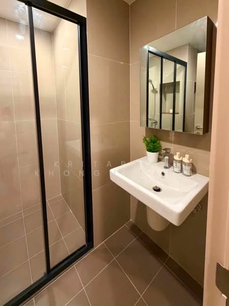 The Base Phetchaburi-Thonglor, Bangkok, Phetchaburi Rd, Bang Kapi, Huai Khwang, Bangkok, 1 Bedroom, 32 sqm, Condo For Rent, by Kritaphak Khongmueang, 500415648 - DDproperty.com