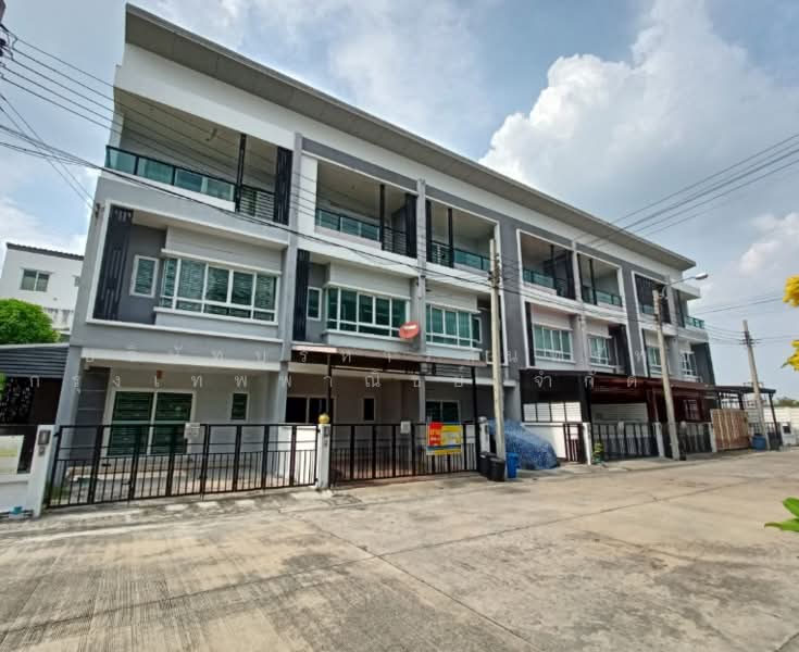 Baan Klang Muang Luzern Sukhumvit : บ้านกลางเมือง ลูเซิร์น สุขุมวิท (อ่อนนุช 46), กรุงเทพ, ถนนสุขุมวิท 77, สวนหลวง, กรุงเทพ, 170 ตร.ม., ทาวน์เฮ้าส์ ขาย, โดย บริษัทบริหารสินทรัพย์ กรุงเทพพาณิชย์ จำกัด มหาชน ., 500415675 - DDproperty.com